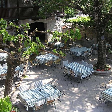 Guesthouse Domacija Sajna Sezana ภายนอก รูปภาพ