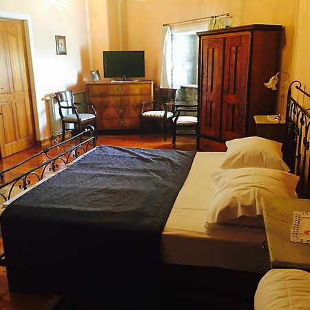 Guesthouse Domacija Sajna Sezana ภายนอก รูปภาพ
