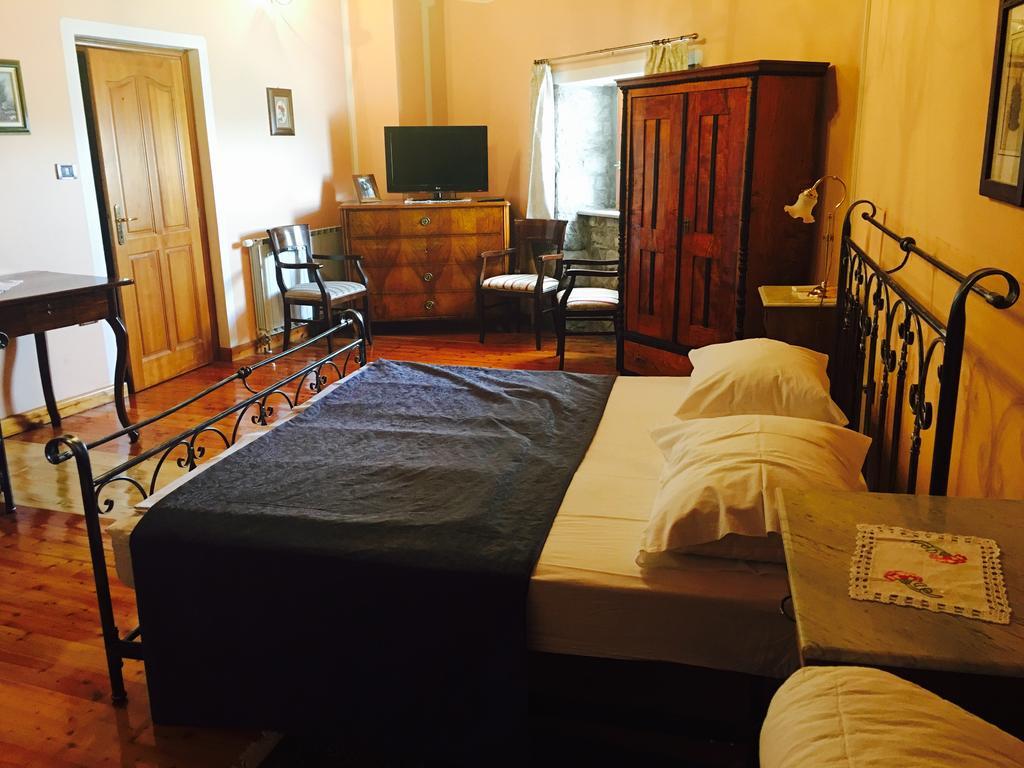 Guesthouse Domacija Sajna Sezana ภายนอก รูปภาพ